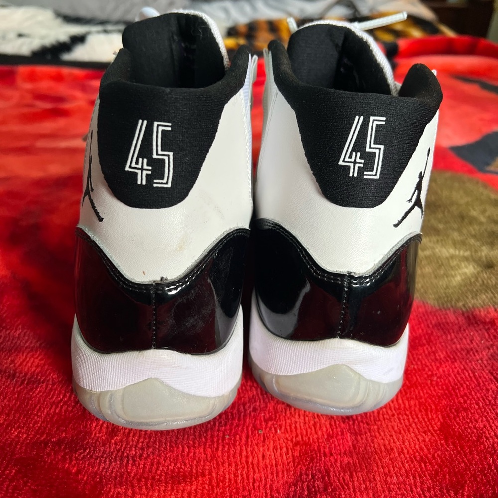 Jordan 11 - Picture 2 of 3
